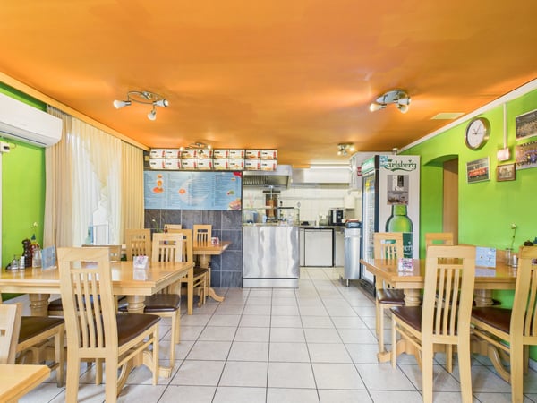 Zweifamilienhaus mit 3.5-Zimmer-Wohnung und Gewerbefläche (Kebab-Laden) im Erdgeschoss 7