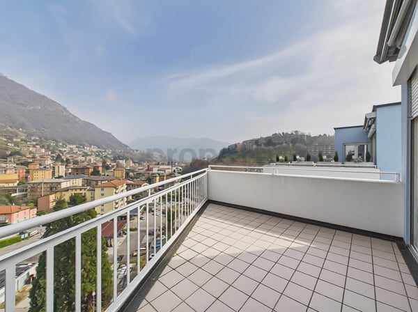 Spazioso 4.5 locali attico con terrazza e vista panoramica a Vacallo 4