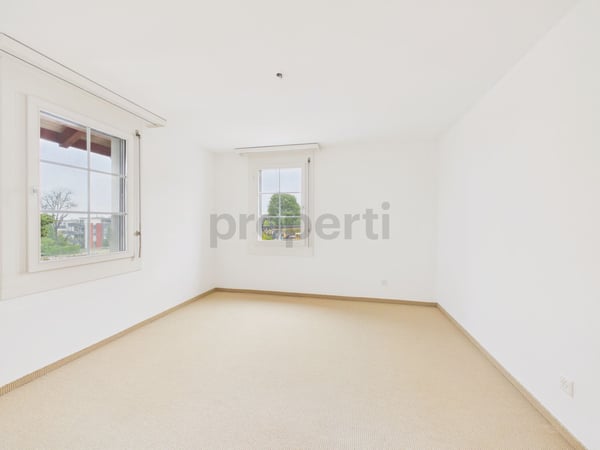 Sonniges 7.5-Zimmer-Reiheneckhaus an ruhiger Lage in Altendorf 12