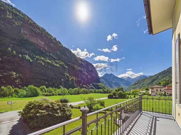 Elegante multiplex-house 10.5 locali con balcone, Acquarossa 8
