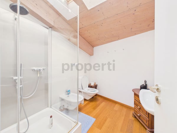 Palazzina ristrutturata composta da attico e due appartamenti, a Contone 11
