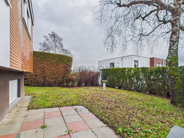 Moderne 6.5 pièces row-house rénovée avec jardin à La Neuveville 12