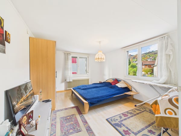 Zweifamilienhaus mit 3.5-Zimmer-Wohnung und Gewerbefläche (Kebab-Laden) im Erdgeschoss 4