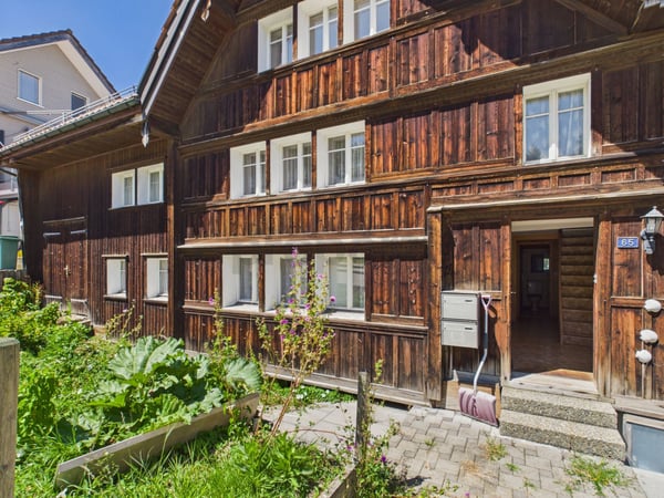 Mehrfamilienhaus mit zwei separate Wohnungen (4.5 & 3.5 Zimmer) an ruhiger Lage mit grossem Potenzial 2