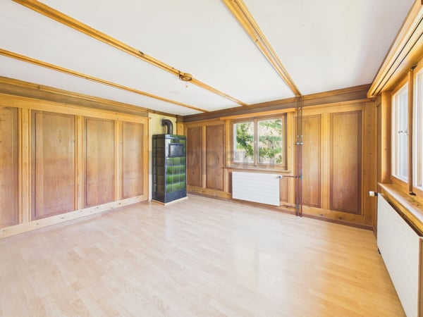 Grosszügiges 9 Zimmer-Haus mit vielseitigem Gestaltungsspielraum in Alvaschein 4