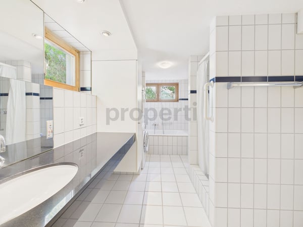 Grosszügiges 9 Zimmer-Haus mit vielseitigem Gestaltungsspielraum in Alvaschein 9