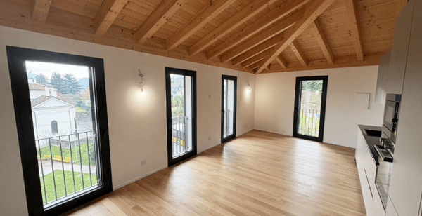 Attico Esclusivo con Vista Lago a Pura - Comfort Moderno in Posizione Idilliaca