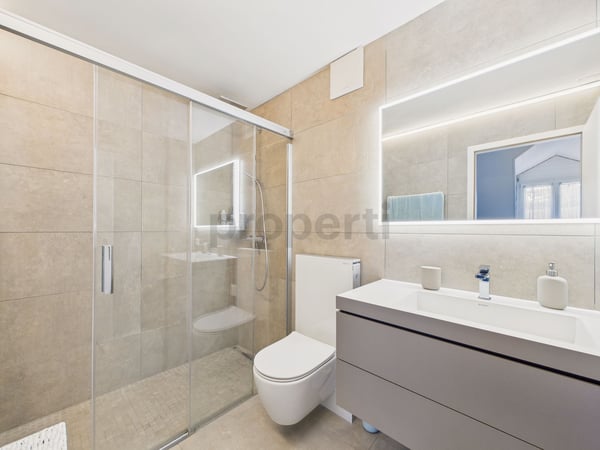 Élégant appartement de 4.5 pièces avec balcon ensoleillé à Treycovagnes. 12
