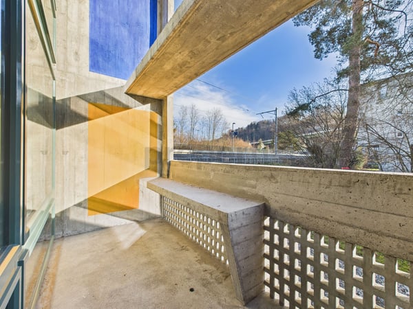 Wohnen in einer Ikone der Schweizer Architektur | Einzigartige 4.5-Zimmer-Maisonettewohnung im denkmalgeschützten Atelier-5-Ensemble in Flamatt 7