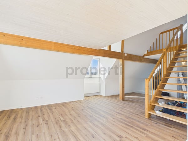 Charmante 4-Zimmer-Maisonette-Wohnung mit Dachgeschoss-Charme in Feuerthalen 12