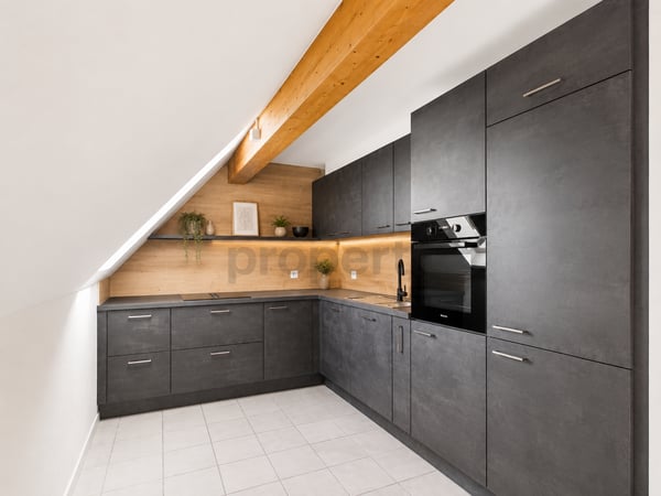 Charmante 4-Zimmer-Maisonette-Wohnung mit Dachgeschoss-Charme in Feuerthalen 4