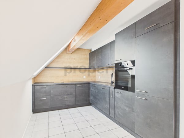 Charmante 4-Zimmer-Maisonette-Wohnung mit Dachgeschoss-Charme in Feuerthalen 10