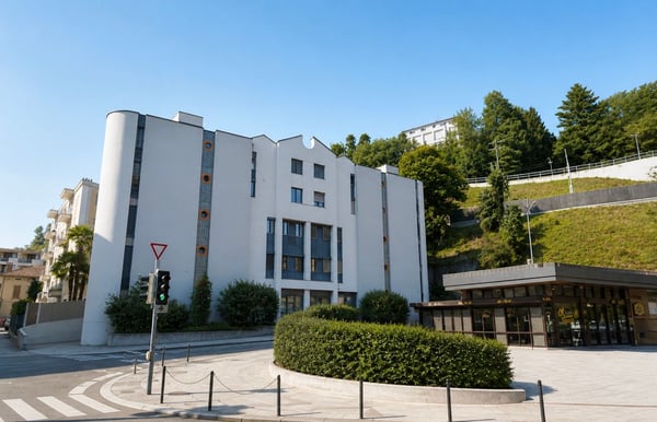 Lugano: elegante 3.5 locali con due balconi e due posti auto in curata residenza 11