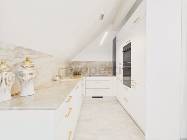 Ankommen, wohlfühlen, zuhause sein - charmante 6.5 Zimmer Maisonette auf zwei Ebenen 2