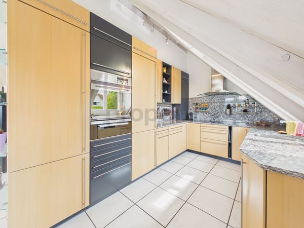 Helle 3.5-Zimmer-Dachwohnung mit Seesicht in Uster 5