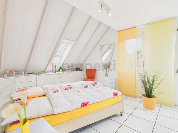 Helle 3.5-Zimmer-Dachwohnung mit Seesicht in Uster 9