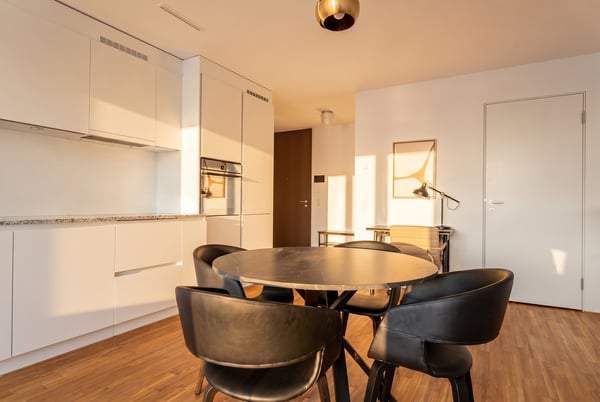 Moderne 2.5-Zimmer-Wohnung mit sonnigem Balkon, Zürich 7