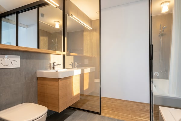 Moderne 2.5-Zimmer-Wohnung mit sonnigem Balkon, Zürich 10