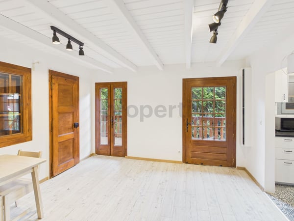 Charme authentique du bois, finitions modernes et terrasse en lisière de verdure 5