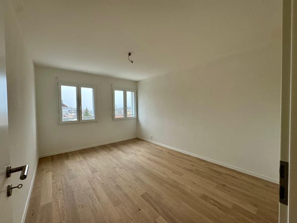 Magnifique attique avec vue superbe, grande mezzanine et transports à proximité immédiate 8