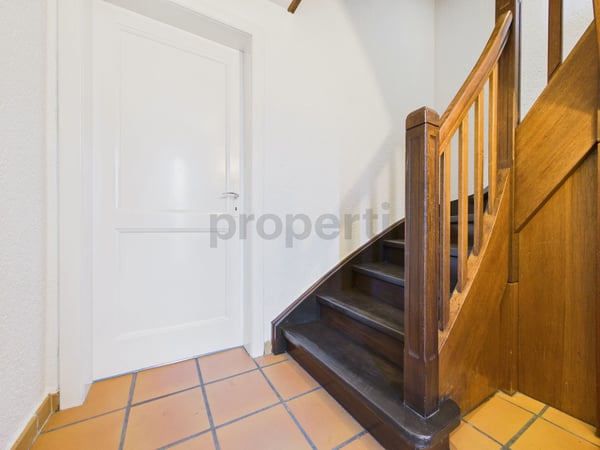 Appartement rénové de 3.5 pièces avec balcon et rendement locatif commercial inclus 10