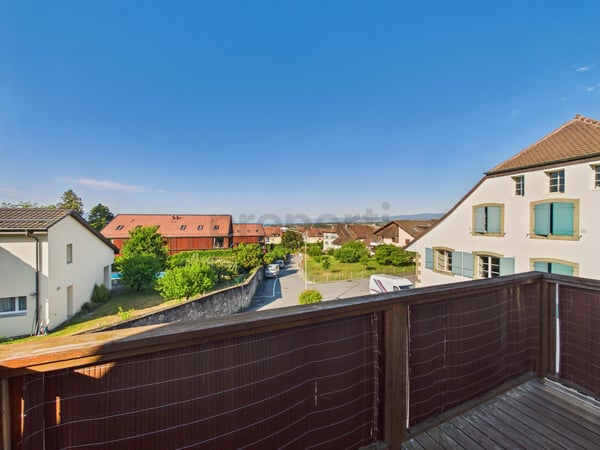 Appartement rénové de 3.5 pièces avec balcon et rendement locatif commercial inclus 6