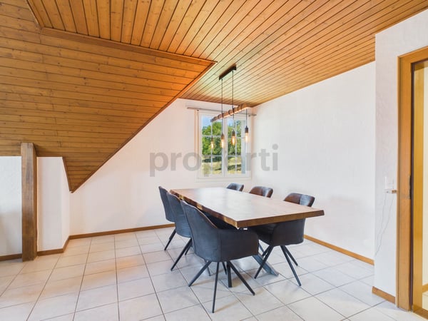 Stilvoll renoviertes Wohnglück mit sonnigem Balkon 2