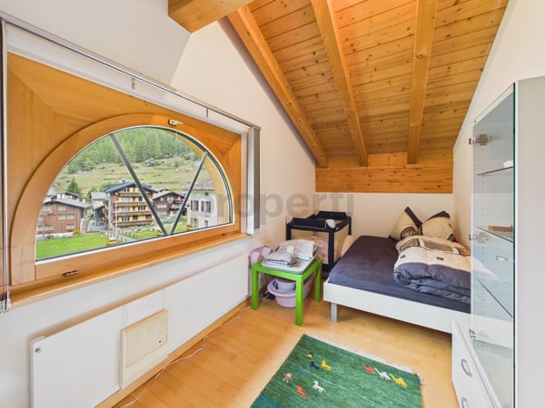 Doppelgarage plus 3 Aussenparkplätze, gemütlicher Kamin und fantastisches Bergpanorama 11