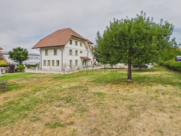 Appartement de 4,5 pièces, chauffage au sol, garage et place extérieure inclus 12