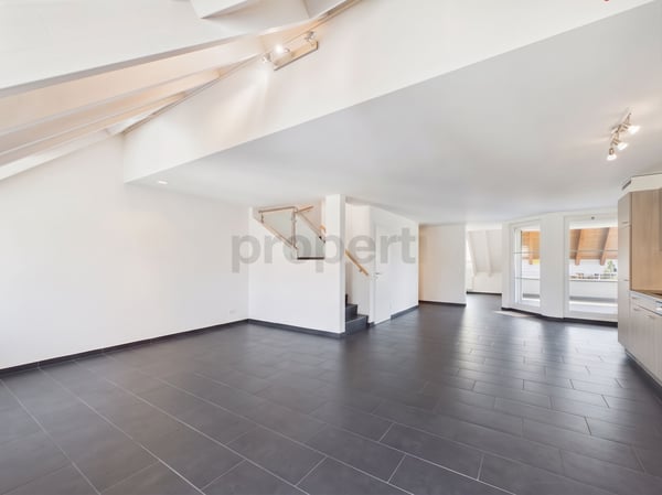 Stilvolle 3.5-Zimmer-Maisonette in Weiach 2