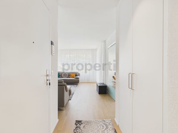 Eigentumsstandard mit Panoramafenstern: Grosszügige 74 m², Tiefgaragenplatz inklusive und sonniger Balkon 8