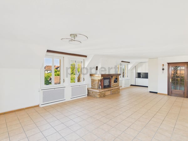 Appartement rénové de 3.1 pièces avec balcon et rendement locatif commercial inclus 4