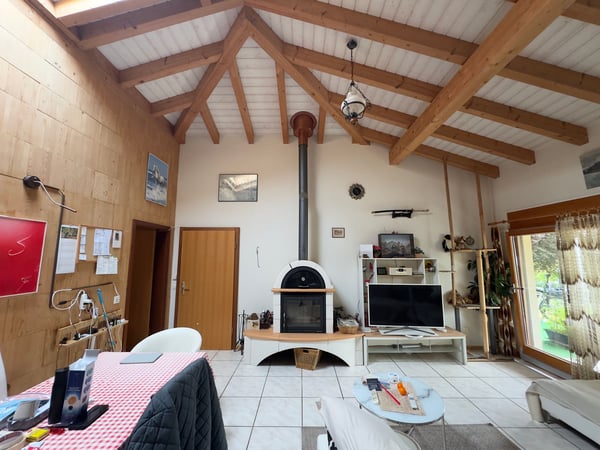 Maison 3,5 pièces, spacieuse, grande hauteur sous plafond, potentiel de construction, quartier paisible à Delémont 4