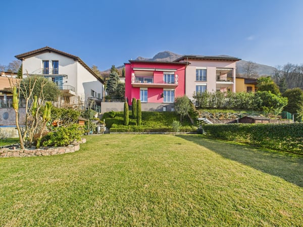 Elegante casa indipendente 6.5 locali con giardino e vista aperta a Davesco-Soragno