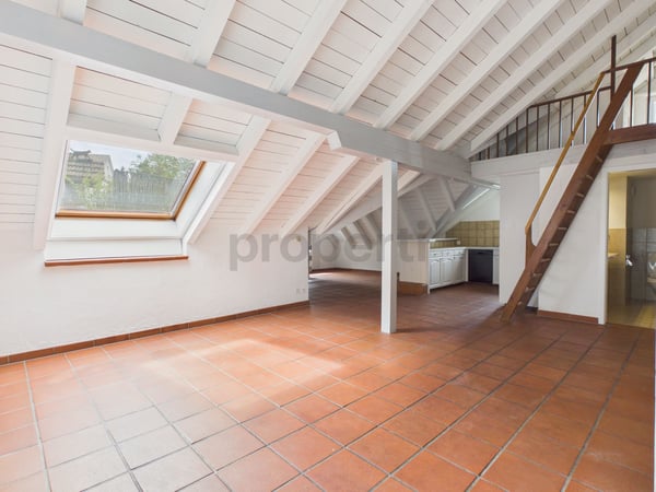 Gemütliche 4.5-Zimmer-Dachwohnung mit Balkon in Beringen 2