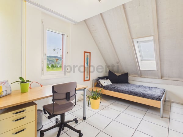 Helle 3.5-Zimmer-Dachwohnung mit Seesicht in Uster 10