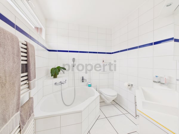 Helle 3.5-Zimmer-Dachwohnung mit Seesicht in Uster 12