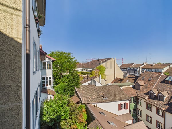 Charmantes Wohnen mit Balkon und historischem Flair 11