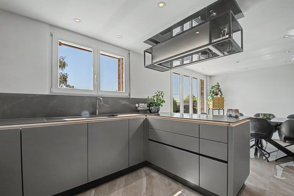 Komplettrenovierung 2025, 158 m² Terrassenfläche mit verstellbaren Pavillons und Smart Home 4