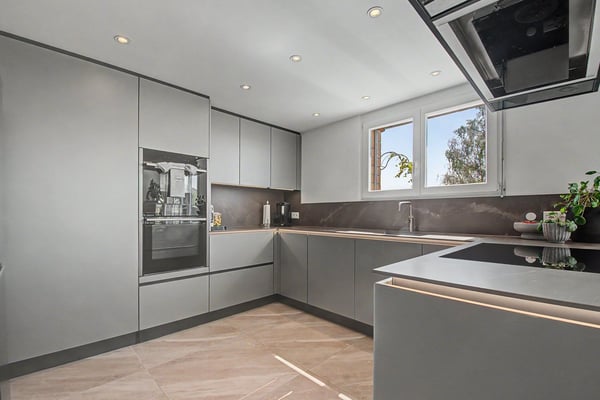 Komplettrenovierung 2025, 158 m² Terrassenfläche mit verstellbaren Pavillons und Smart Home 5