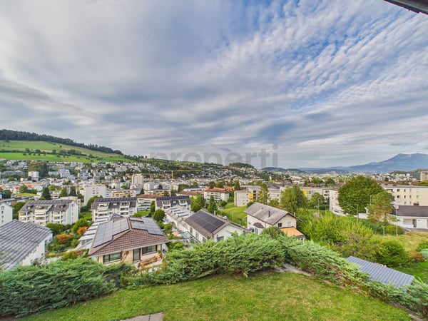Traumhafter Garten mit Pergola und Fernsicht, Garage und Aussenparkplatz 10
