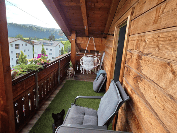 Süd-Balkon mit herrlicher Bergsicht: Gemütliches Dachgeschoss, Parkplatz inklusive, nah am Crestasee. Zweitwohnsitz möglich 8