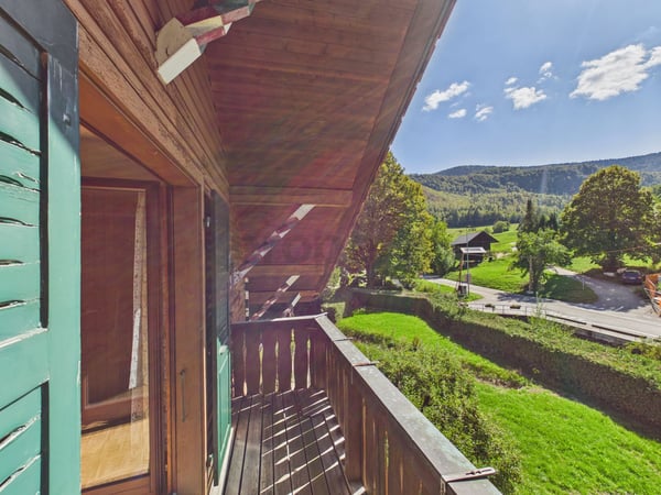 Chalet au charme authentique avec ruisseau et grand terrain - Vermes 7