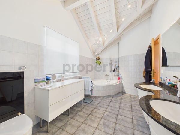 Grosser Garten zur Alleinnutzung, 250 m² Terrasse und flexible Raumaufteilung (4.5 / 5.5 Zimmer) 9