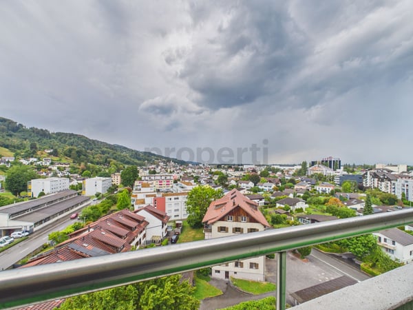 Lichtdurchflutetes Wohnen mit Balkon und Weitsicht 1