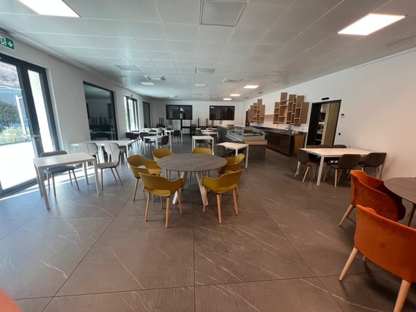 Opportunità Esclusiva nel Cuore di Maggia: Ampia Terrazza, Cucina Impiantata all'Avanguardia & Monolocale Incluso! 2