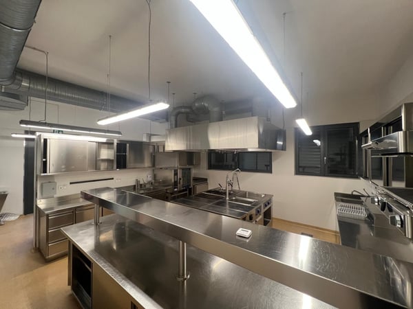 Opportunità Esclusiva nel Cuore di Maggia: Ampia Terrazza, Cucina Impiantata all'Avanguardia & Monolocale Incluso! 5
