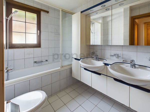 Erstklassige 2.5-Zimmer-Wohnung in Weiach mit wunderschöner Aussicht 11