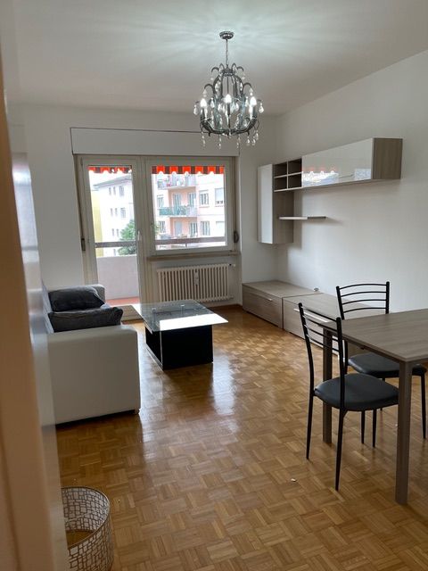 Helle renovierte 3.5-Zimmer-Wohnung mit Balkon und Stellplatz in ruhiger Lage in LuganoVendiamo Appartamento rinnovato 3.5 a Lugano in ottima posizione 1