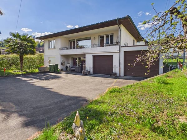4.5-Zi.-Einfamilienhaus | Balkon, Doppelgarage und top Lage in Safnern 1